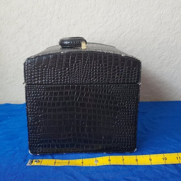 VTG Bentony embossed train case - Picture 2 of 16